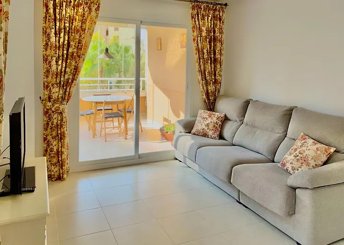 Cerca Del Mar Y Del Penon De Ifach